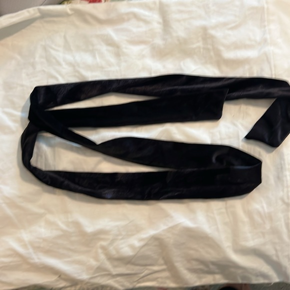 Luxurious Black Velvet Sleeve - Picture 6 of 6